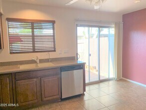 933 E Lodge Dr in Tempe, AZ - Building Photo - Building Photo