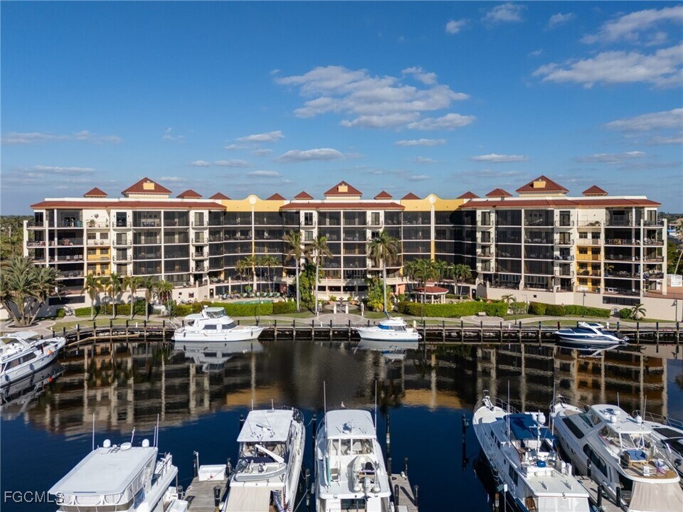 5702 Cape Harbour Dr in Cape Coral, FL - Building Photo