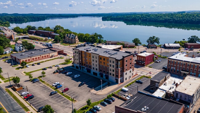 503 Broadway in Menomonie, WI - Building Photo - Building Photo