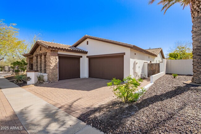 9001 S 18th Way in Phoenix, AZ - Building Photo - Building Photo
