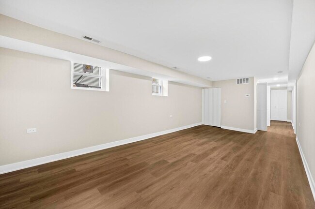3311 N Ravenswood Ave in Chicago, IL - Building Photo - Building Photo