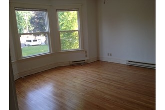 Pioneer Apartments in Valparaiso, IN - Building Photo - Interior Photo