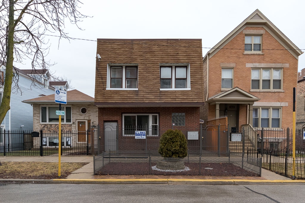 3650 W George St, Unit 1F in Chicago, IL - Building Photo