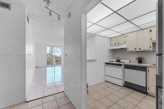 16851 NE 23rd Ave in North Miami Beach, FL - Building Photo - Building Photo
