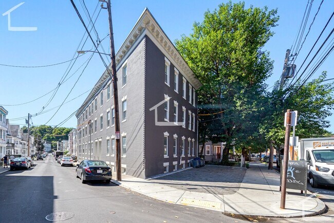 46 Brackett St in Brighton, MA - Building Photo - Building Photo