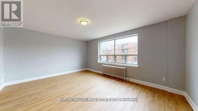31 Clearview Heights in Toronto, ON - Building Photo - Building Photo