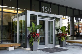 ReNew Oak Park in Oak Park, IL - Foto de edificio - Building Photo