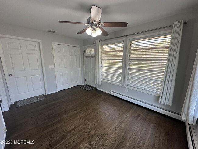 19 Mt Blanc Ln in Toms River, NJ - Building Photo - Building Photo
