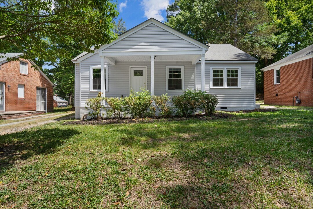 2206 Guess Rd in Durham, NC - Building Photo