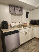 1360 Ellis Rd in Griffin, GA - Building Photo