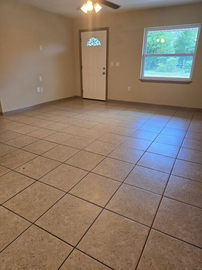 7185 W Village Dr in Homosassa, FL - Building Photo - Building Photo