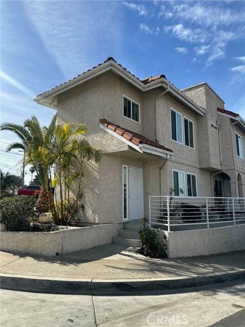 116 La Ronda in San Clemente, CA - Building Photo