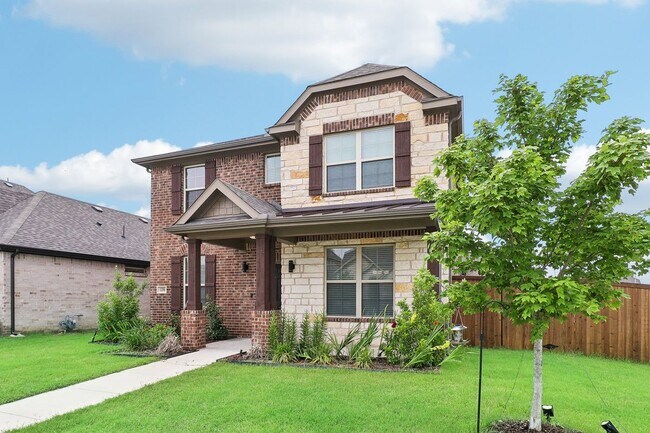 1200 Milfoil Dr in Justin, TX - Building Photo - Building Photo