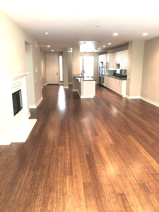 1455 Windshore Way in Oxnard, CA - Building Photo