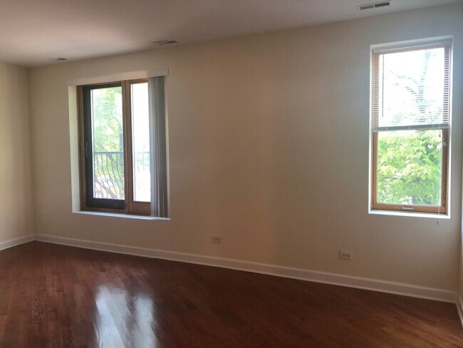 1531 W Hollywood Ave in Chicago, IL - Building Photo - Building Photo