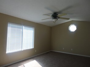 2293 Antoinette Way in Union, KY - Foto de edificio - Building Photo