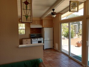 12195 Henno Rd in Glen Ellen, CA - Foto de edificio - Building Photo