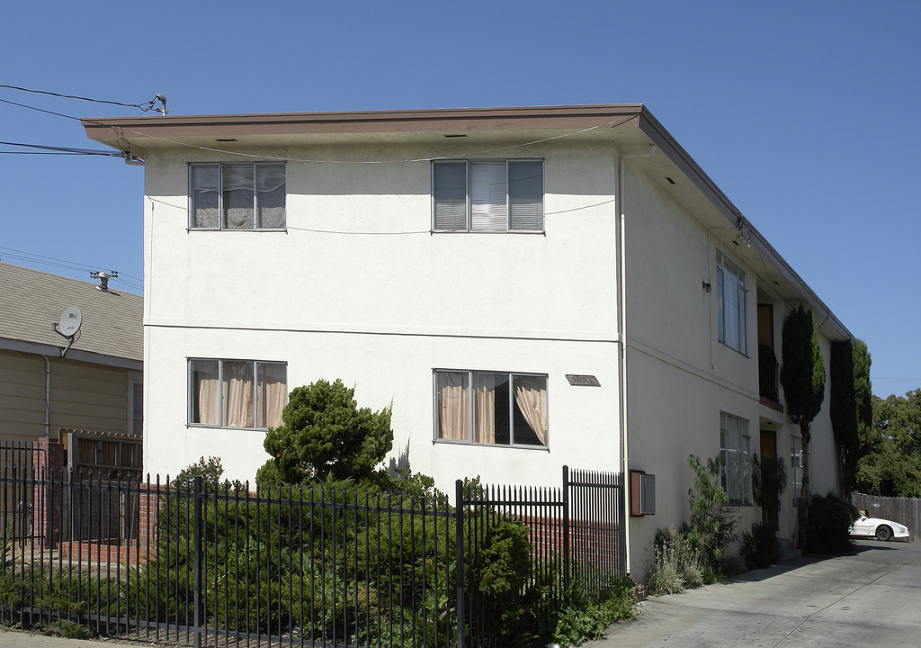 2025 85th Ave in Oakland, CA - Building Photo