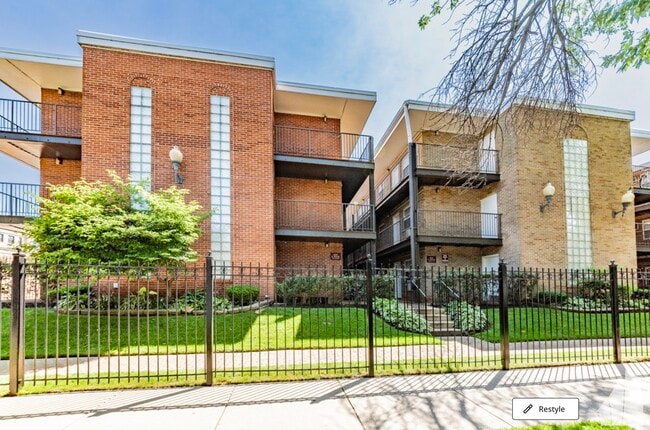4533 N Dover St, Unit 4610- 2C