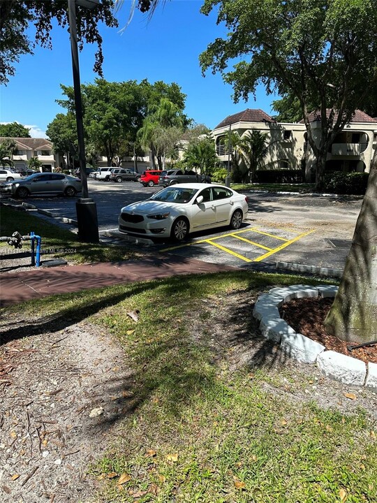 6328 Longboat Ln W in Boca Raton, FL - Foto de edificio