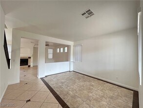 317 Silver Grove St in Las Vegas, NV - Foto de edificio - Building Photo