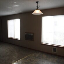 457 NW 17th St-Unit -2 in Redmond, OR - Building Photo - Building Photo