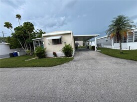 2035-2035 Seagrape Ct in Naples, FL - Building Photo