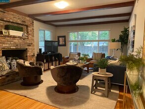 926 Moon Ct in Lafayette, CA - Building Photo - Building Photo
