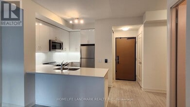4955 Yonge St in Toronto, ON - Building Photo - Building Photo