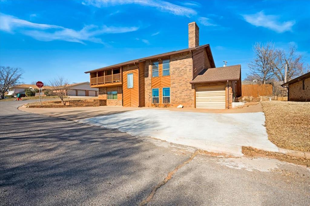 1519 Lexington Ave in Clinton, OK - Foto de edificio