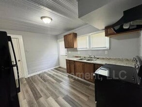 129 Watts St in Barnesville, GA - Foto de edificio - Building Photo