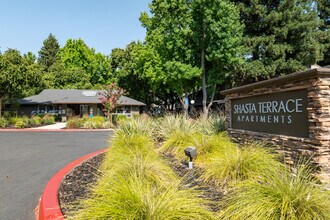 Shasta Terrace in Vacaville, CA - Foto de edificio - Building Photo