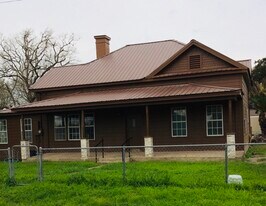 123 N Commerce in Pettus, TX - Building Photo