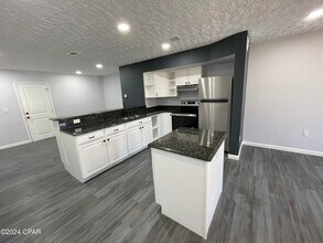 112 Parker Village Cir in Panama City, FL - Building Photo - Building Photo