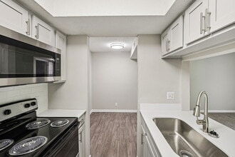 Creekside Canopy in Charlotte, NC - Foto de edificio - Building Photo