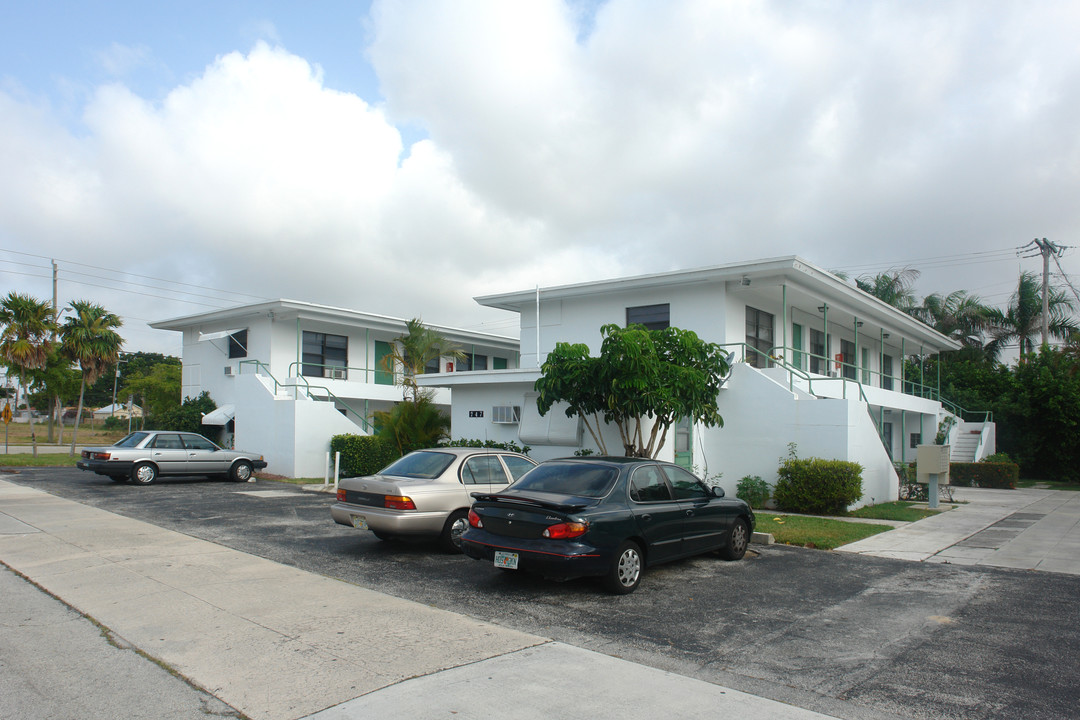 3618 S Olive Ave in West Palm Beach, FL - Building Photo