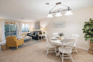 722 Liberty Bell Blvd, Unit SI ID1397962P in Johnson City, TN - Building Photo