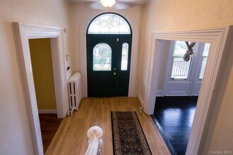 128 Lakeview Ave in Valhalla, NY - Building Photo - Building Photo