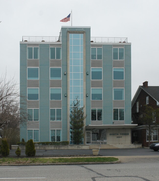North Towers in Harrisburg, PA - Building Photo - Building Photo