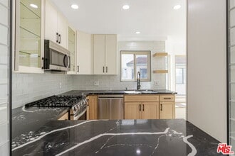 7550 Zombar Ave in Los Angeles, CA - Building Photo - Building Photo