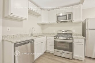 2511 Old Colony Rd in Atlanta, GA - Foto de edificio - Building Photo