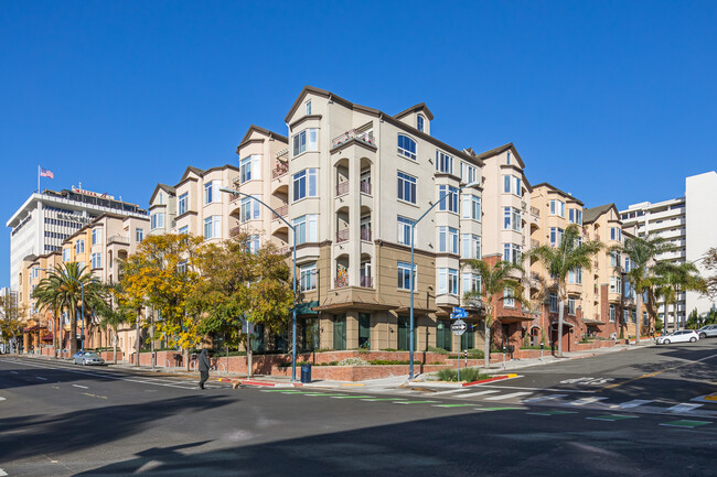 Laurel Bay in San Diego, CA - Building Photo - Building Photo