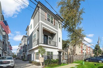 1161 W 24th St in Houston, TX - Building Photo - Building Photo