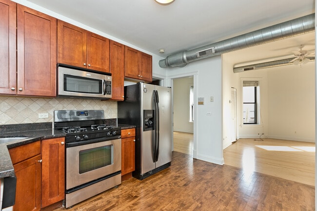 1014 W Roscoe St, Unit 3R in Chicago, IL - Building Photo - Building Photo