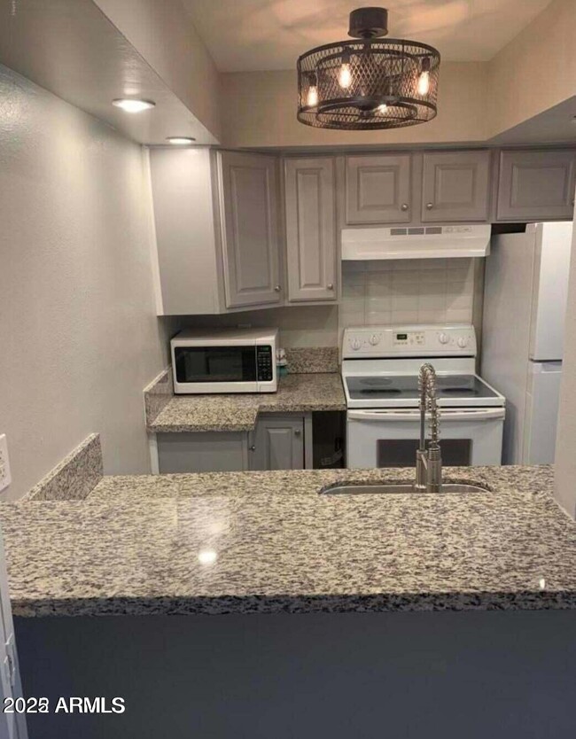 property at 461 W Holmes Ave