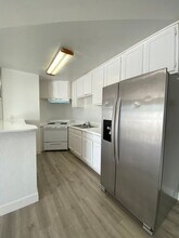 9905 S Broadway in Los Angeles, CA - Foto de edificio - Interior Photo