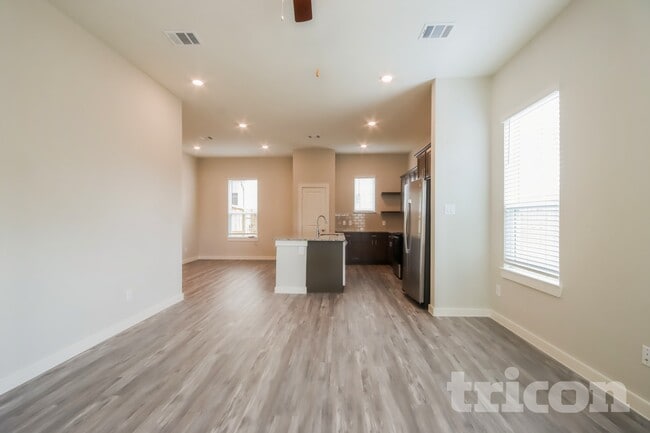 9835 Willow Creek Commerce Dr in Tomball, TX - Building Photo - Building Photo