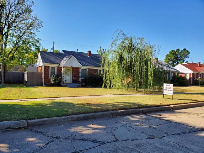 412 E 6th St in Edmond, OK - Foto de edificio - Building Photo