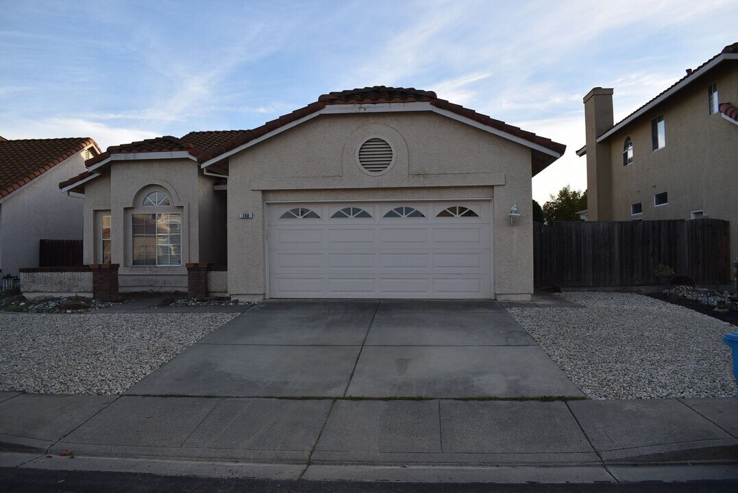 260 Sparrow St in Vacaville, CA - Building Photo