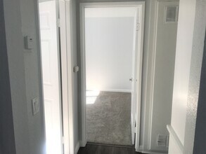 11423 Cedar Ave in Hawthorne, CA - Building Photo - Building Photo